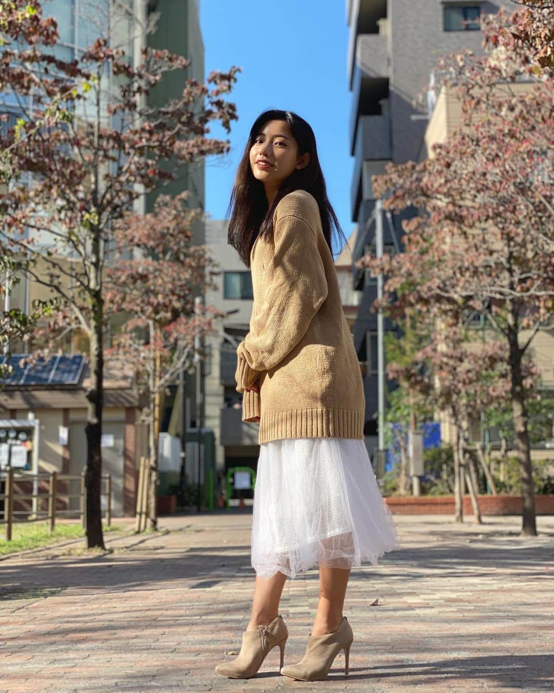 のインスタグラム：「. . これは全身です☺️ . ニットが長めなので、シースルーのスカートを合わせてみました🥰☀︎ . . . . #マホコーデ　 . #harmonypromotion #ハーモニープロモーション　#autumn #髙橋真帆　#メンズライク　#メンズライク女子　 #poloralphlauren #jouetie #シアースカート　#チュールスカート　#シースルースカート　#Knit #ビッグシルエット #メンズニット　　　  #お散歩　#低身長コーデ　#身長154cm #秋コーデ　#tulleskirt #autumnfashion #cancamitgirl」