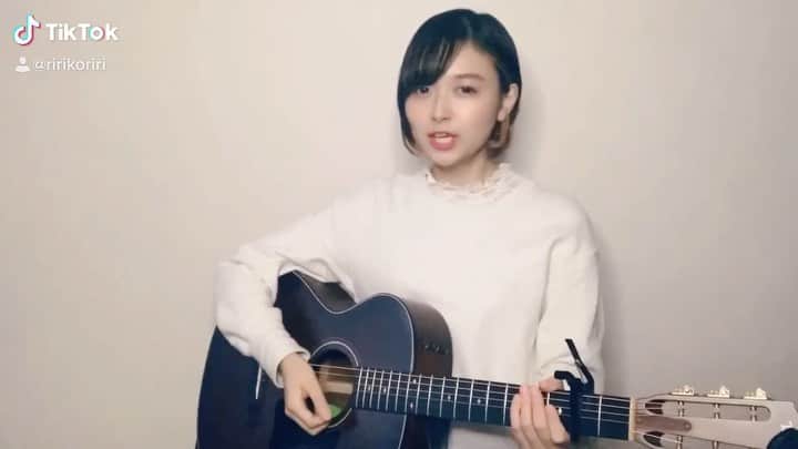 のインスタグラム：「『ワールドイズマイン』 #プロセカ の譜面が可愛すぎておしゃれすぎて歌ってしまいました… ・ ・ いちごの乗ったショートケーキ♪ を歌うかまよったぁぁあ ・ ・ #ワールドイズマイン #初音ミク #supercell #ryo #worldismine #ボカロ #VOCALOID #ボーカロイド #弾き語り #歌ってみた #RIRIKO #cover #カバー #ボカロ好き #vocaloidmiku #歌ってみた動画 #弾き語ってみた #UNIQLO #taylorguitars」