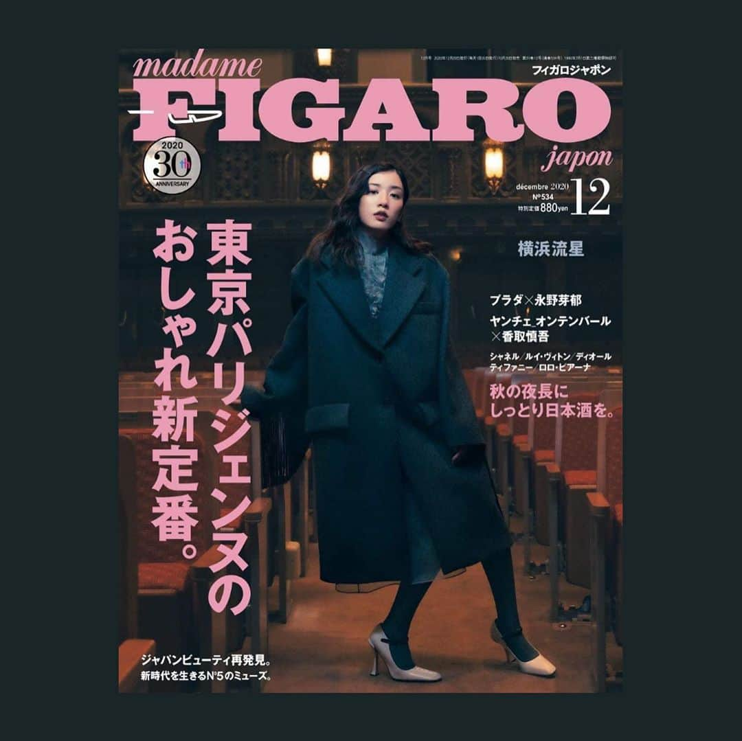 中野明海さんのインスタグラム写真 - (中野明海Instagram)「FIGARO 12月号  表紙、永野芽郁ちゃん  三越劇場✖️PRADA ✖️永野芽郁 ✖️カメラ　荒井俊哉 ✖️スタイリスト @tamaoiida  ポージング、、お洒落、、 ほんと わかってらっしゃる😭✨👍🏻  雪肌精　 瑞々しい未来が見えるね✨✨✨✨  これは関係はしてないけど 素敵さにうるっときた 「キネマの神様」 山田洋次監督、 のポスター こんな昭和の美しさも醸し出せる21歳✨✨✨  絶対に観に行こう！  振り幅が凄い👍🏻❤️✨ #prada  #フィガロジャポン  #figarojapon  #永野芽郁  #雪肌精 #キネマの神様 @mei_nagano0924official  @naganomei_nocambia  芽郁ちゃんとは撮影の時いつも音楽の話、驚くほど昭和の音楽と新しいミュージシャンに詳しいんです！」10月20日 21時37分 - akeminakano__official