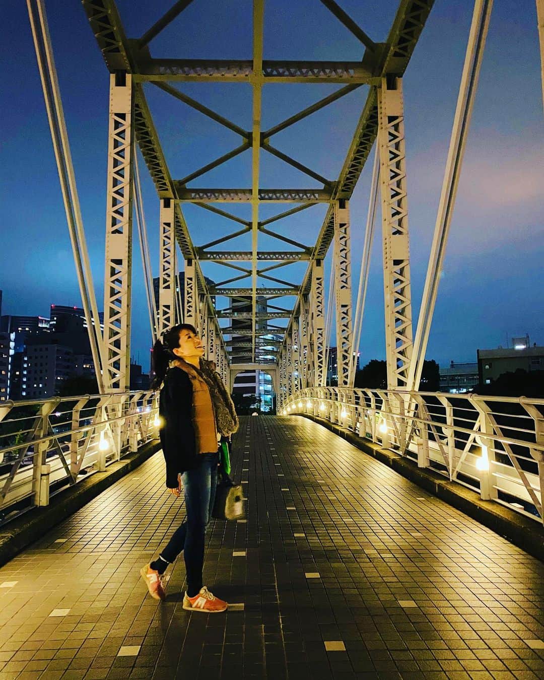 木村亜美さんのインスタグラム写真 - (木村亜美Instagram)「夜のあみ散歩㊥(*ˊ˘ˋ*)｡♪:*° 🌙*ﾟ 朝晩寒くなってきたね。体調に気をつけて、手洗いうがいも忘れずにねー❣️🚰💕」10月20日 21時47分 - ami_kimura0327