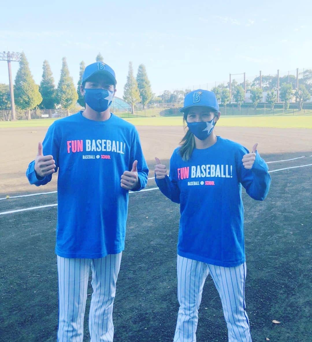 加藤優さんのインスタグラム写真 - (加藤優Instagram)「. .  スクール生限定グッズ販売中！ ロングTシャツとフェイスカバーを愛用中です😷✨  最近インスタをはじめた田村コーチと 仲間はずれの赤堀コーチと(笑)  #baystars  #ベースボールスクール」10月20日 21時44分 - y_k_009