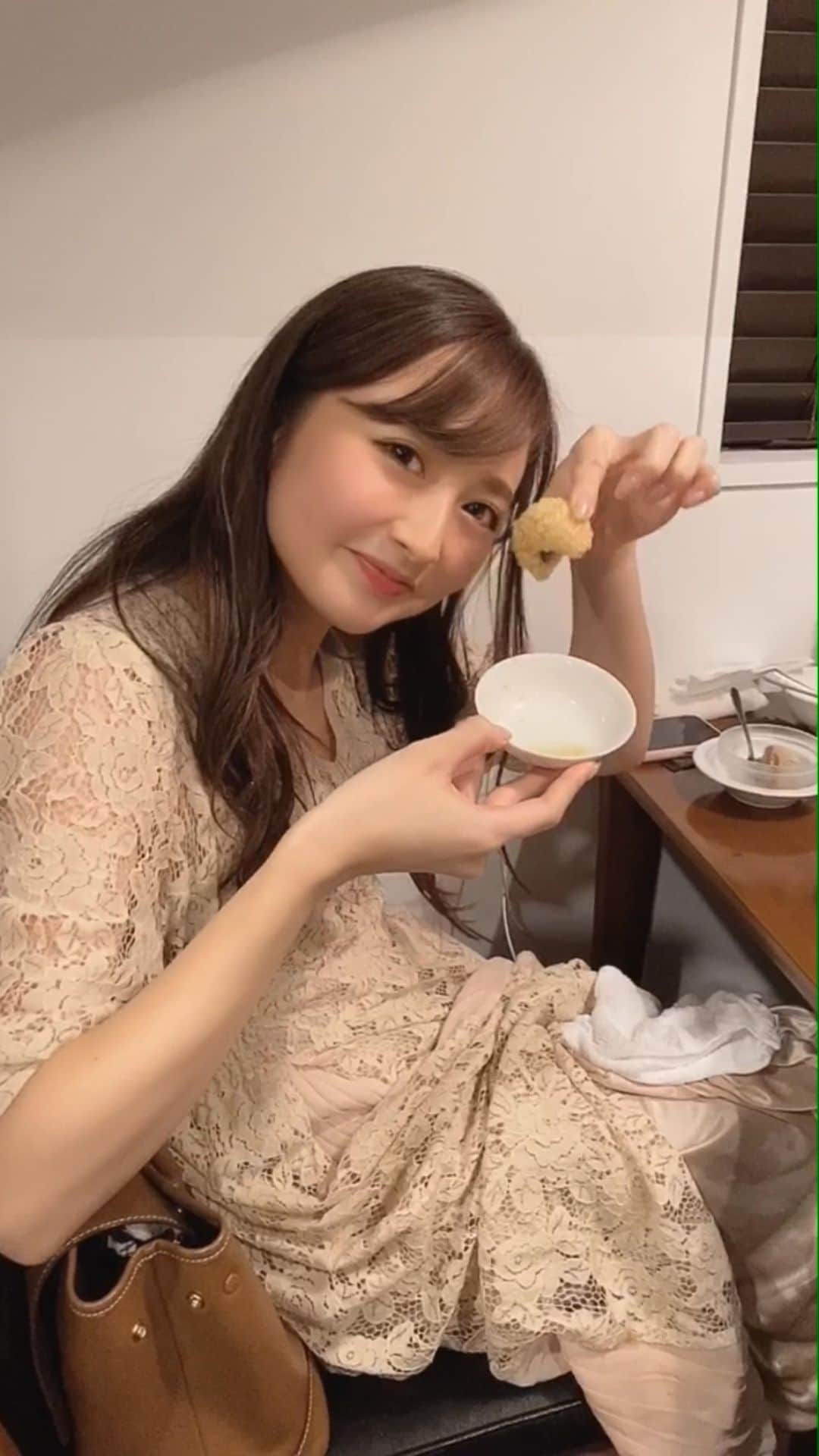 斎藤めぐみのインスタグラム：「楽しい夜💕 リール教えてもらったよ😋  #火鍋#君はともだち#リール投稿  @emika_nishimura  @sakiii049」