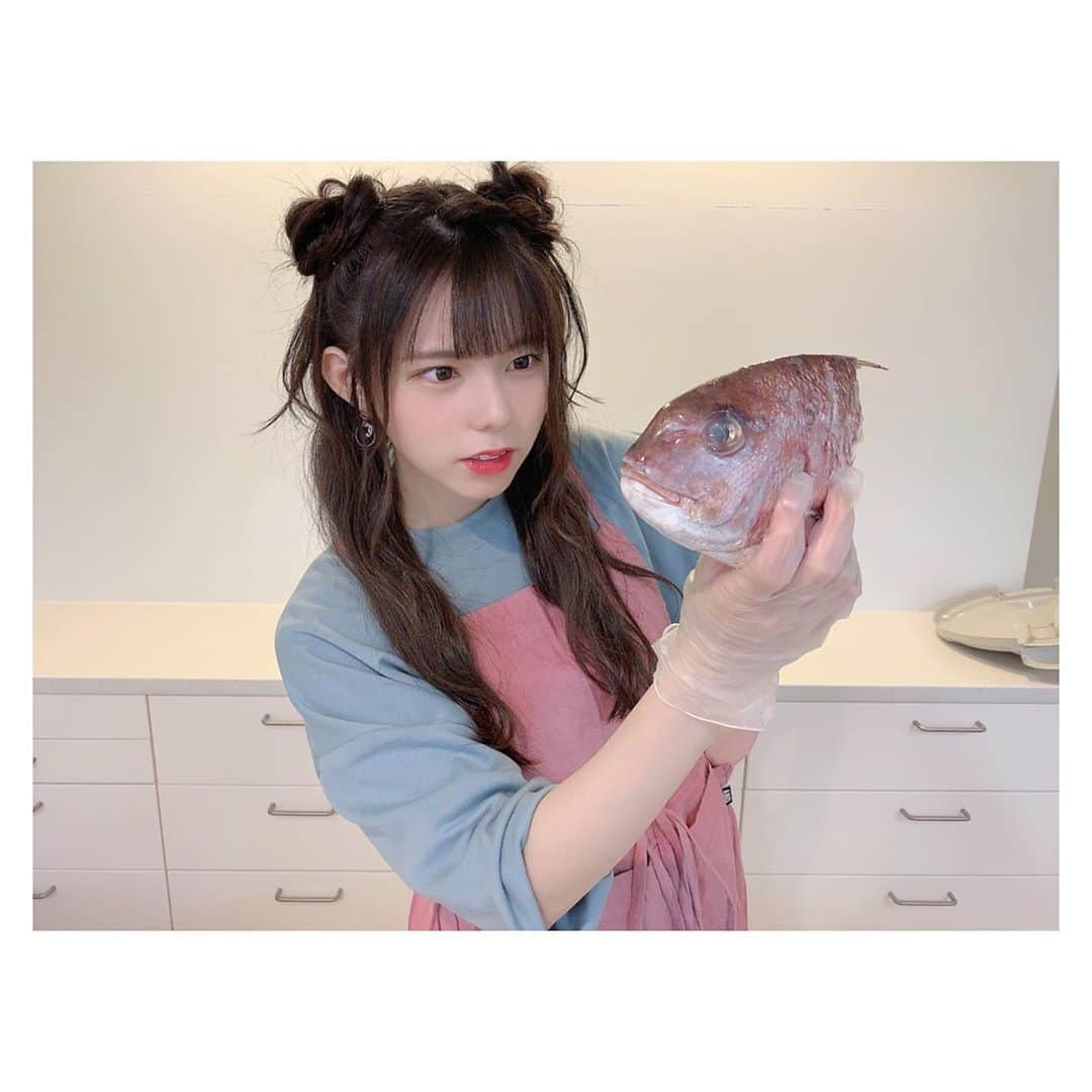 大森莉緒さんのインスタグラム写真 - (大森莉緒Instagram)「・ ・ 人生初、お魚捌いた時のオフショット〜🐟🐟 ・ ・ 2枚目は閲覧注意🤧⚠️ ・ ・ #大森莉緒 #おーりお #おりおんず #ラストアイドル #お魚 #鯛 #オフショット #閲覧注意」10月20日 21時45分 - rio.ohmori