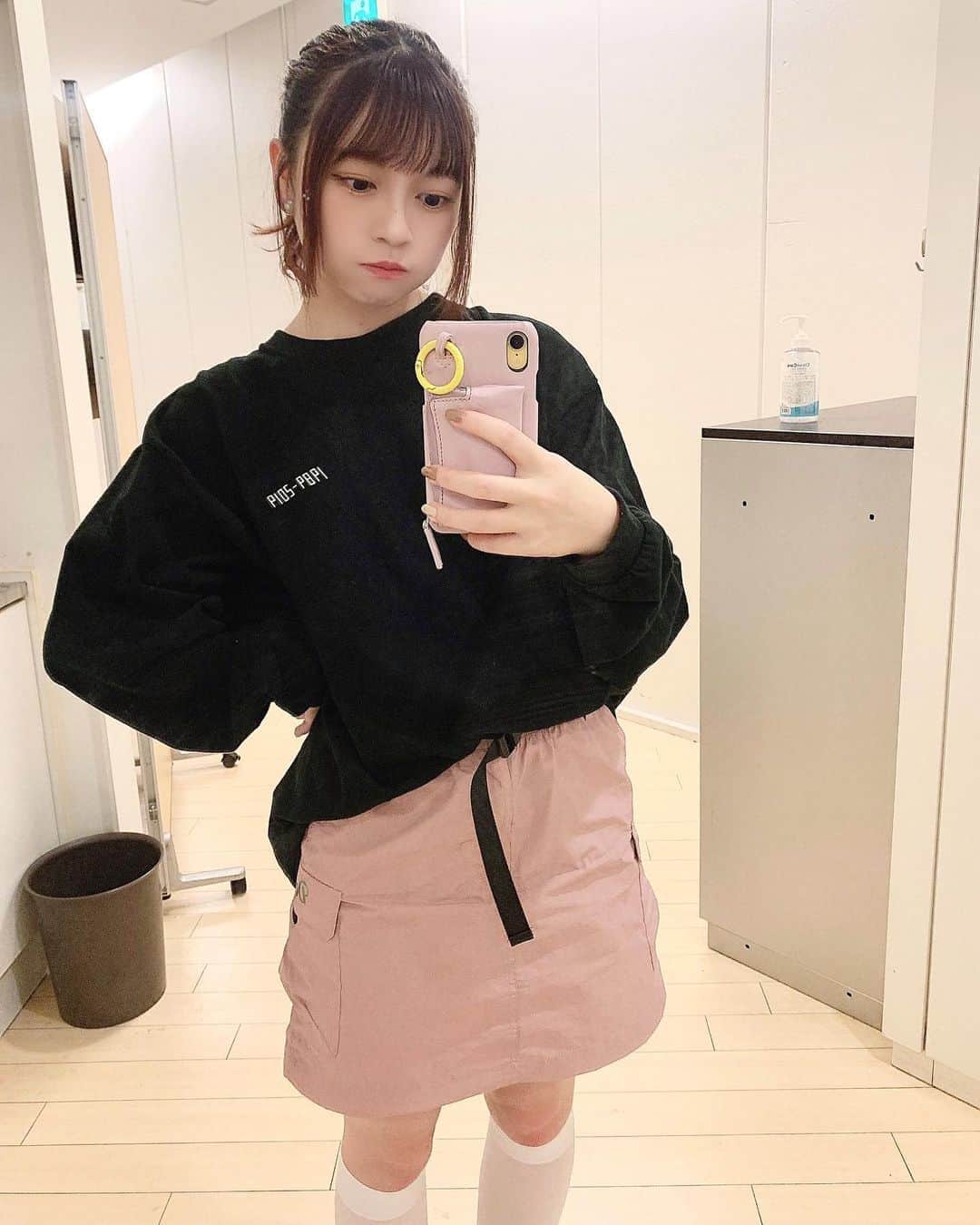 廣川奈々聖のインスタグラム：「たまにスポーティーなの着る🐁﻿ ﻿ ハイソックス﻿好きなのです ﻿ ﻿ ﻿ ﻿ #ななせのふく#スポーティーコーデ#ハイソックス#韓国ファッション#韓国ブランド#ハイソックスコーデ#デイライフ#daylife#ootd」