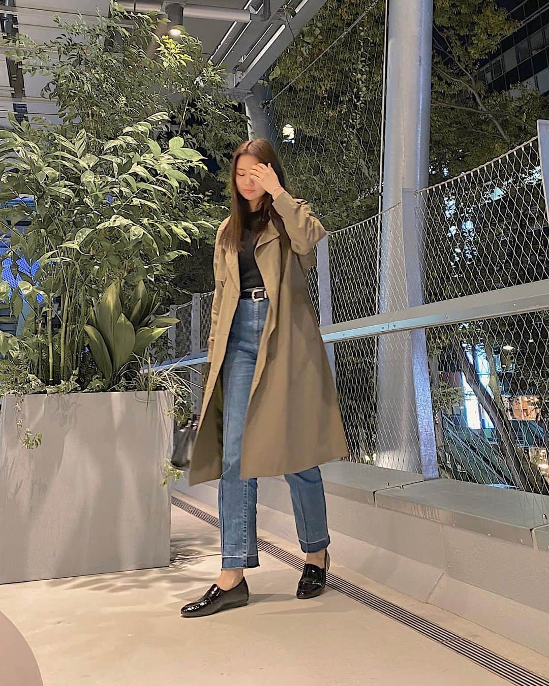 岡山友里愛さんのインスタグラム写真 - (岡山友里愛Instagram)「🧥﻿ ﻿ ﻿ 薄手のコート1枚あれば﻿ この時期の気温の変化にもばっちり〜👌🏻♡﻿ ﻿ 服装むずかしいけど﻿ やっぱり秋が1番すき🍠﻿ ﻿ ﻿ ﻿」10月20日 21時59分 - ___yuria____