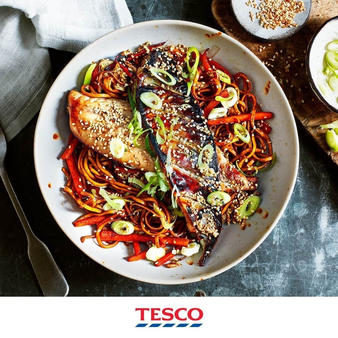 Tesco Food Officialさんのインスタグラム写真 - (Tesco Food OfficialInstagram)「A meal fit for me, myself and I.  Head to our story for a whole menu of single-serve recipes, from a solo spaghetti carbonara to this Crispy miso mackerel noodle for one.」10月20日 22時00分 - tescofood