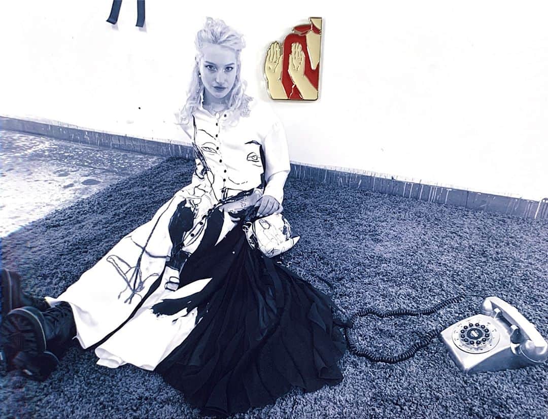 のインスタグラム：「The #CHLOEfw20 collage series: diverse feminine worlds and those who inhabit them, artwork by #RitaAckermann  Discover new arrivals in boutiques and on chloe.com  #CHLOEvoices #CHLOE」