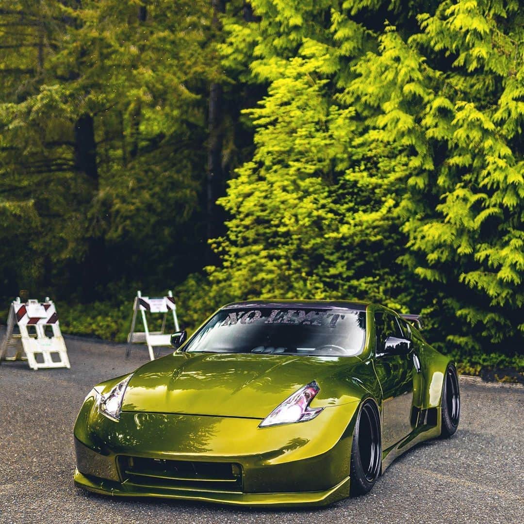 Nissanさんのインスタグラム写真 - (NissanInstagram)「Fits in perfectly with mother nature 🌳 #Nissan #TueZday #Nissan370Z 📷 @zatvundoot 🚗 @rasmo_fmj」10月20日 22時10分 - nissan