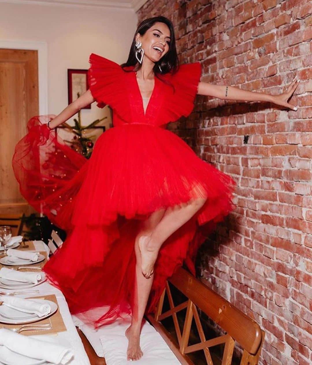 Diipa Büller-Khoslaのインスタグラム：「Can someone guess what my favourite colour is? 😜 Also, what’s your fav outfit?」