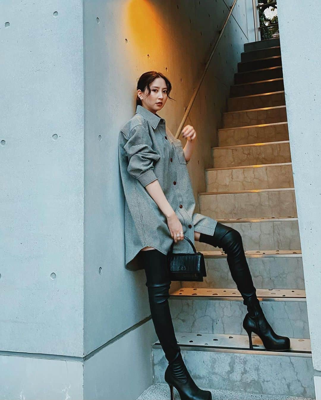 河北麻友子さんのインスタグラム写真 - (河北麻友子Instagram)「FASHION JACKET: Alexander Wang BOOTS: Bottega Veneta  BAG: Balenciaga  #FASHION #OOTD #麻友コーデ」10月20日 22時16分 - mayukokawakitaofficial