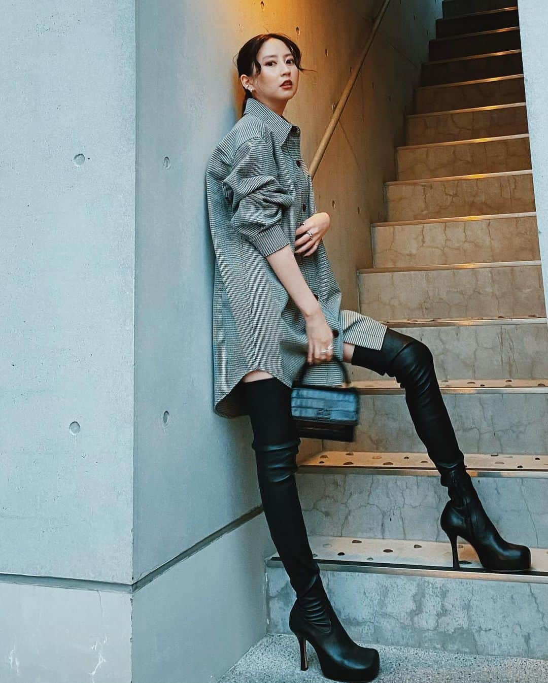 河北麻友子さんのインスタグラム写真 - (河北麻友子Instagram)「FASHION JACKET: Alexander Wang BOOTS: Bottega Veneta  BAG: Balenciaga  #FASHION #OOTD #麻友コーデ」10月20日 22時16分 - mayukokawakitaofficial