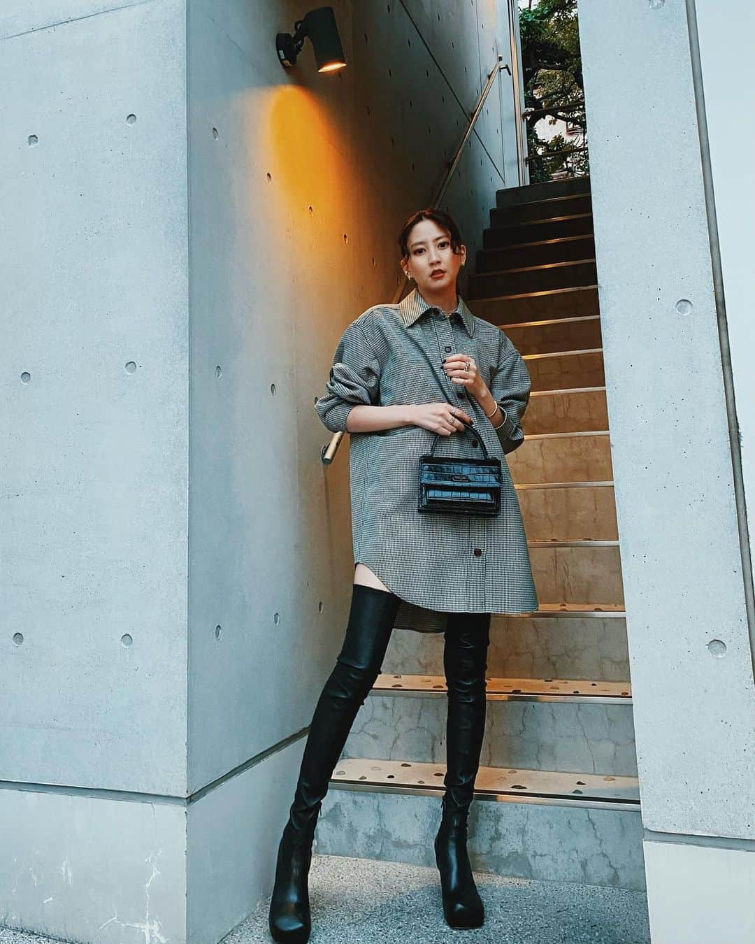 河北麻友子さんのインスタグラム写真 - (河北麻友子Instagram)「FASHION JACKET: Alexander Wang BOOTS: Bottega Veneta  BAG: Balenciaga  #FASHION #OOTD #麻友コーデ」10月20日 22時16分 - mayukokawakitaofficial