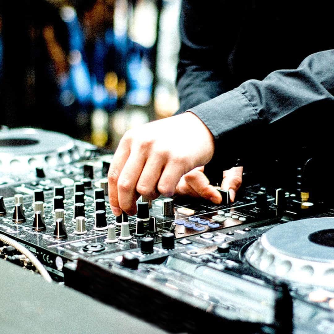 サウンドクラウドのインスタグラム：「🎧 #SoundCloudDJ is here! Start mixing millions of SoundCloud tracks offline with @VirtualDJsoftware. ⁠ ⁠ Spin wherever inspiration strikes. Get #SoundCloudDJ at the link in bio.⁠」