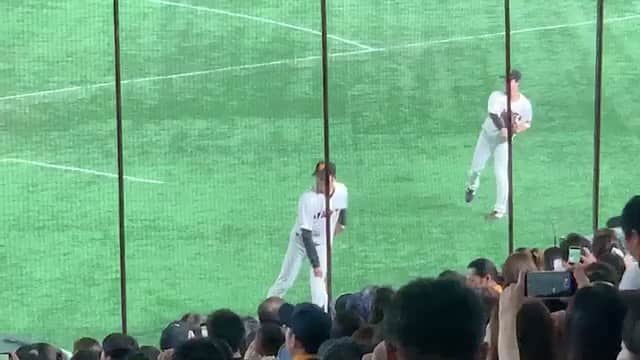 岩隈久志のインスタグラム：「21年間の現役生活に幕を閉じます。﻿ 長い間、たくさんのご声援ありがとうございました。﻿ ファンの皆さんの言葉にたくさんの力をもらいました。﻿ 肩の手術をしてから３年間は完全休養は取らず、毎日トレーニングやリハビリや治療に励み、一軍復帰を目指して来ました。﻿ 原監督の期待に応えられなかった事は申し訳ない気持ちがありますが、精一杯やった結果、悔いなく終わる決断ができ、本当に感謝しています。﻿ この２年間で若手との交流もでき、惜しみなくアドバイスをさせてもらいました。﻿ 少しでもチームやチームメイトの役に立っていたら嬉しく思います。﻿ 23日に会見をさせていただき、改めて皆さんへ感謝を伝えられたらと思います。﻿ ﻿ My 21 years of baseball career ends this year. ﻿ I couldn’t ask for a better baseball career. ﻿ My love and thanks to all of those who have supported me throughout. ﻿ I would like to express my gratitude again at the press conference on the 23rd in Japan time.」