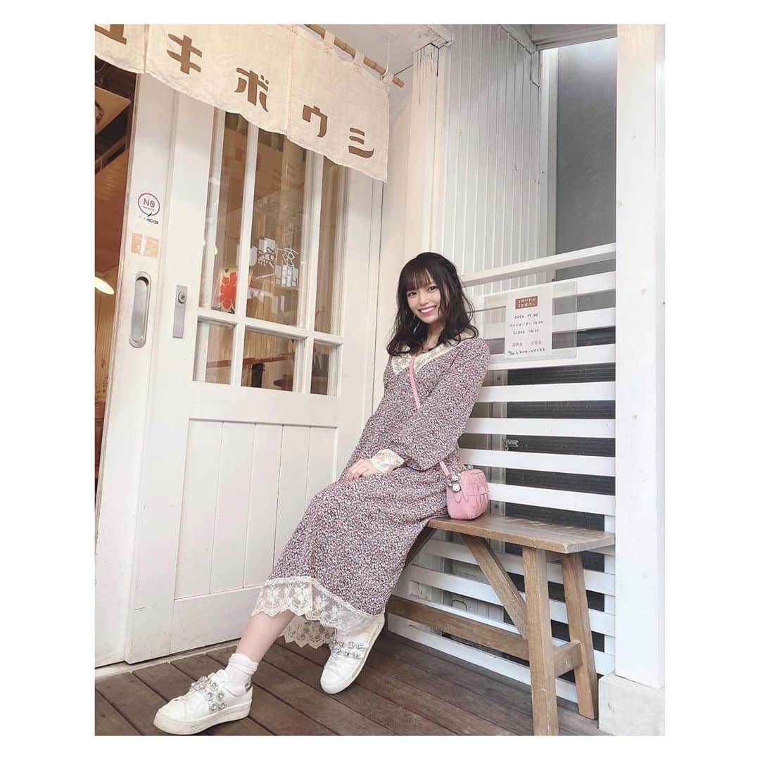 岩田陽菜さんのインスタグラム写真 - (岩田陽菜Instagram)「結構派手なお花柄は珍しいかも〜💐💐💜﻿ ﻿ #私服#秋服#autumnfashion#autumn#花柄ワンピ#ワンピ#tittyandco#ヘアアレンジ#巻き髪#ゆるふわ巻き #編み込み ﻿ #コオリヤユキボウシ﻿ #かき氷#広島#広島カフェ#Cafe#カフェ#かきごおりすと」10月20日 22時20分 - hina_naso_stu48