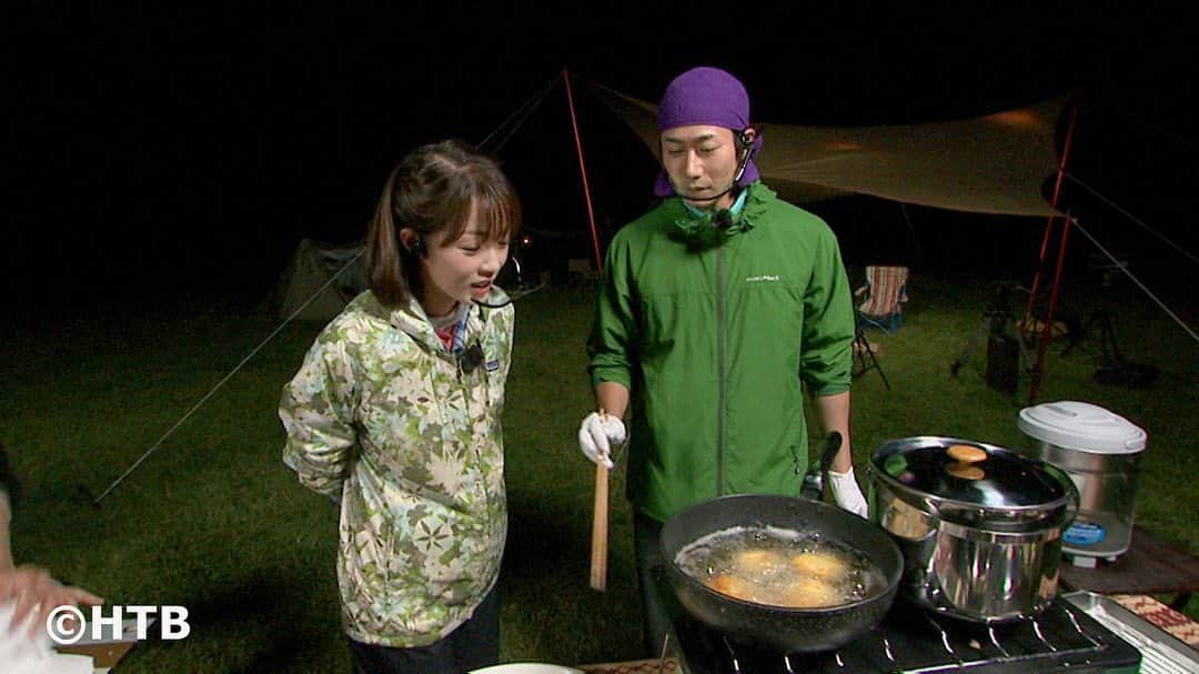 高橋春花のインスタグラム：「今夜のおにぎりあたためますかは 戸次さんがコロッケをあげ 大泉さんが寿司を握っております（笑） #佐藤麻美 さんもゲストインし とっても賑やかでした！！ #おにぎりあたためますか #キャンプ#かっこいいパパになりたい #大泉洋#戸次重幸 #高橋春花#HTB #アナウンサー #よくよく見ると #半目がち」