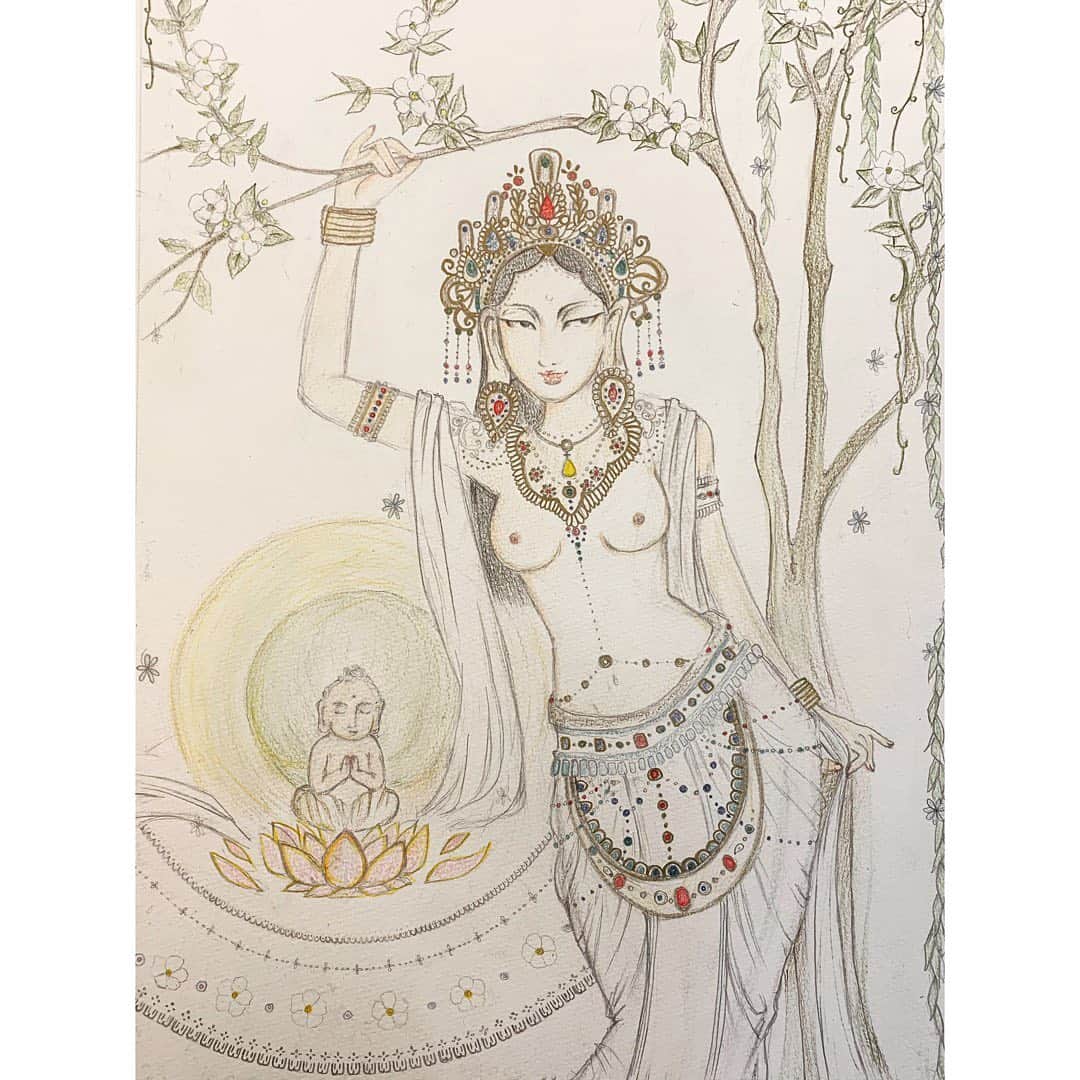 のインスタグラム：「これまだ下絵ですらない😇  だいたいどんな絵描くか決めてる段階。  こっから和紙に描いていくなりー👶  #日本画 #岩絵具 #鉛筆画 #色鉛筆  #art #仏画  #drawing」