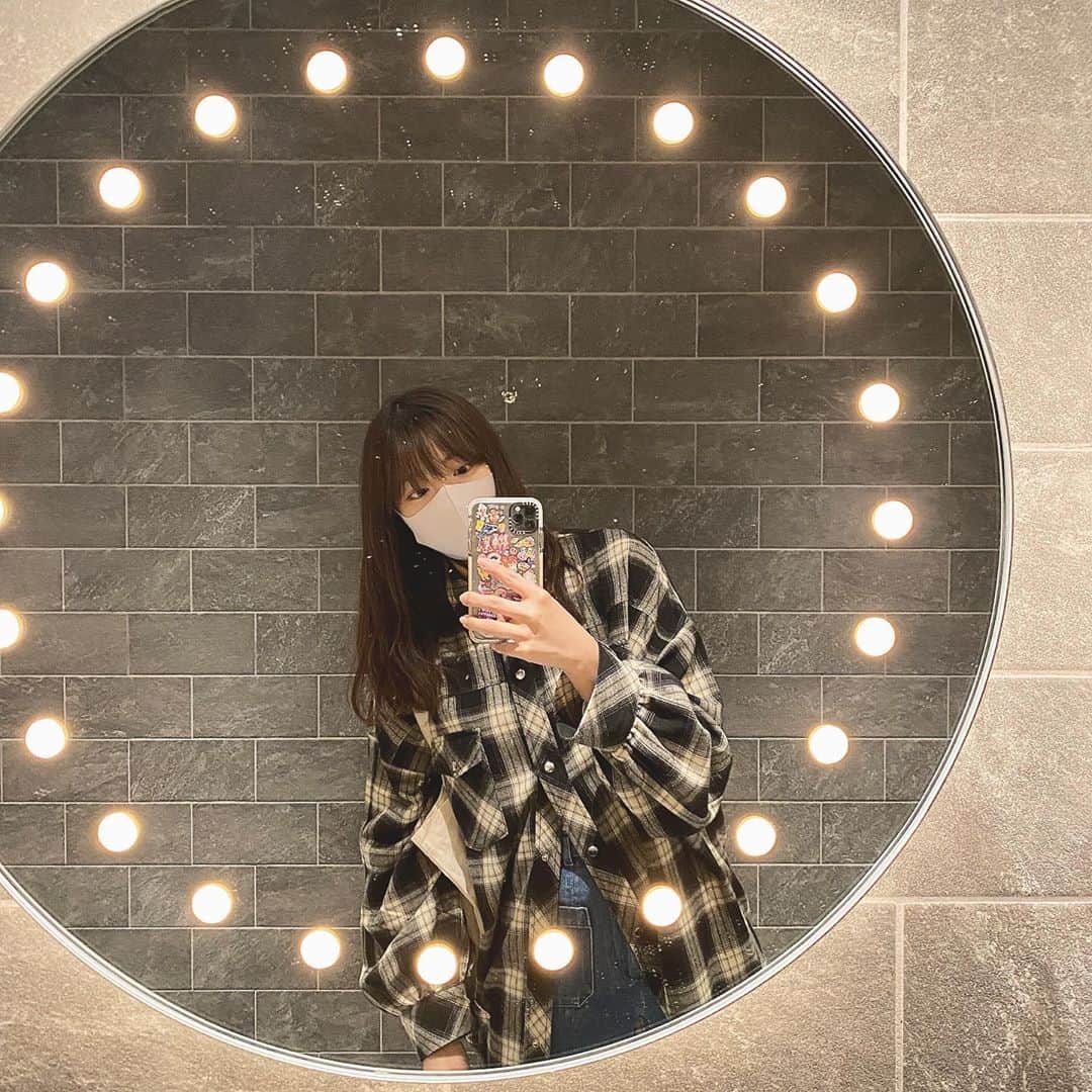 渥美友里恵のインスタグラム：「「まる」﻿ ﻿ 確かこの写真の時は雨の日だったような﻿ ﻿ 今日は晴れてよかったです☺︎﻿ ﻿１日お疲れ様でした🍋 ﻿  #ootd #daily #dailylook  #秋 #ファッション #日常  #오오티디 #데일리 #데일리룩」