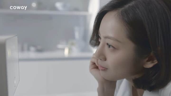 パン・ソヨンのインスタグラム：「. 어머 정말 똑똑해졌다 🥰  코웨이 신제품 정수기 icon 광고를 찍었어요  디자인도 완전 내 스타일 깔끔 깨끗 ⭐️  #코웨이 #정수기#아이콘 #광고#감사합니다#웅진#❤️」
