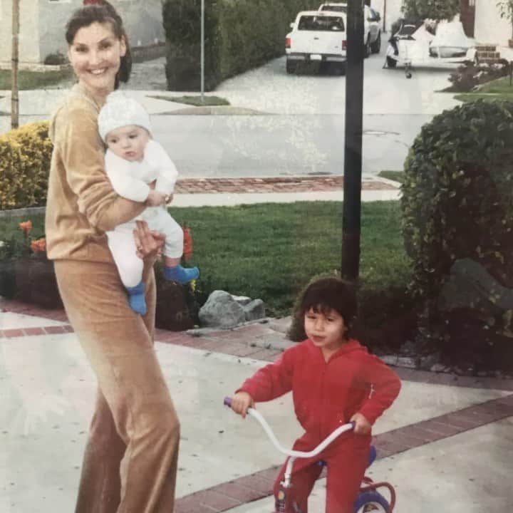 のインスタグラム：「My daughter Mackenzie is 21! Some of you may know our incredible and unique mother daughter story. I am in fact her step mother. She is also my first born child and my only daughter. I am so incredibly proud of the woman she has become. A talented, hard working creative film maker in her senior year of film school with close friends and a wonderful boyfriend. She has always been respectful to her father and me and never complained when I needed her to care for her brothers. I can’t believe God blessed me with the perfect daughter. I love you Mackenzie but what is wonderful for me is that I always felt you always knew that. I wish that for other step parents whose love is pure and no conditional. Love conquers all. #happybirthdaymackenzie #21stbirthday」