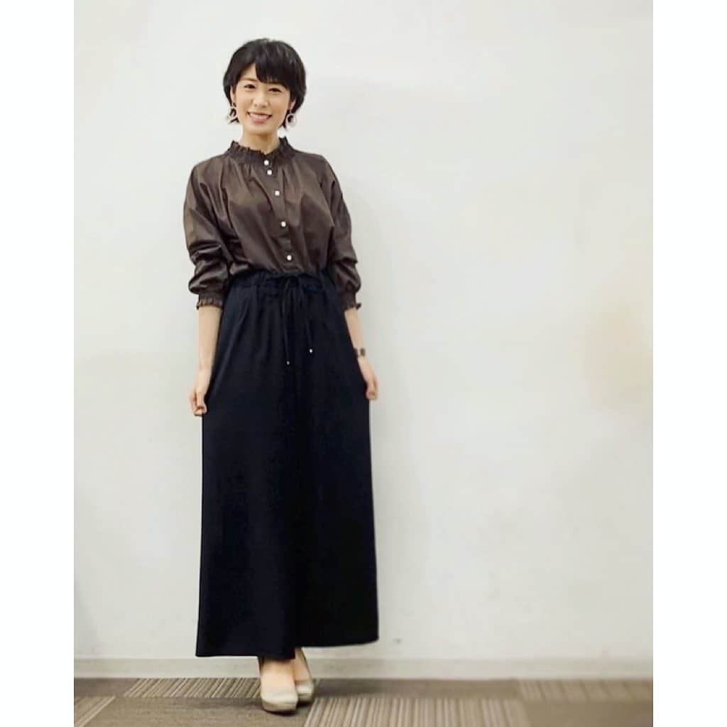 石崎佳代子さんのインスタグラム写真 - (石崎佳代子Instagram)「【衣装】 #shirts #pants → #predefrance  styling＆hairmake → @mycoorde.__official  . 好きだけど　#158cm  には バランスが難しいワイドパンツ。 トップスとヘアスタイルをコンパクトにすると こんなにまとまるんだなーと、 またしてもプロの技に感激🥰 . ちなみに私の髪は、#重めボブ です。おカッパです。 何がどうなってこうなって #ゆるふわショート　になるのか不思議😆 . #sサイズコーデ #秋服コーデ #ワイドパンツ #40代ファッション #40代コーデ #フリーアナウンサー　#fbs #きらめきpalette #mc #石崎佳代子 #福岡 #アナウンサー衣装 #大人コーデ」10月20日 22時35分 - kayoko_ishizaki