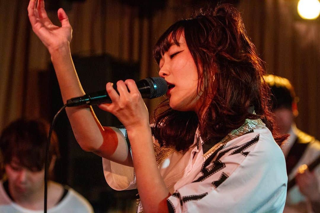 のインスタグラム：「Yun*chi debut 8 years & New project come out Anniversary solo concert!!! . This year's dress code is GREEN!!!! . Friday 13th November 2020 Start 19:30 Live stream Ticket ¥1888- on Qumomee (One week archive stream available) . [Streaming URL]  https://qumomee.toos.co.jp/products/1113_yunchi8th  Photo by @rafaelyuji」