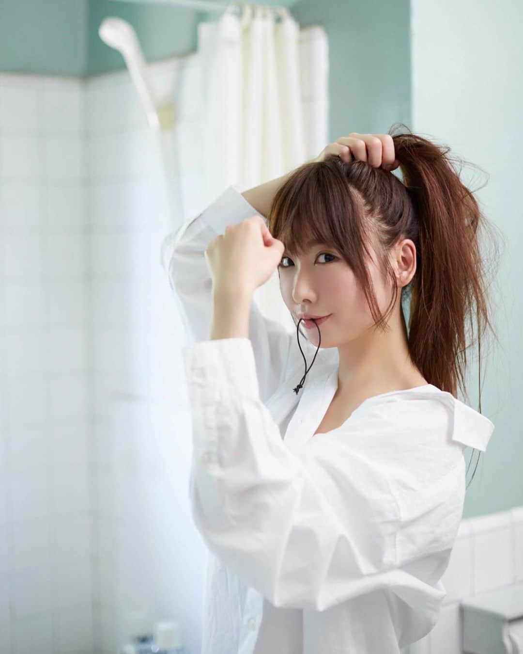 のインスタグラム：「これは、❤️写真集の中のショット📸❤️です🌈  TIKTOK もやっているのでよろしくね💞  今日から1週間コメント返しさせていただきます💜  ※コメントは、フォロワーのみできます💞  良かったらフォローしてコメントしてね❣️  Follow Tik Tok too sakachikumi 💜 I'll reply to all comments for a week starting today 💞 Comments can only be commented by people who follow me ❣️  #japan #japanesegirl #sakachikumi #坂地久美」