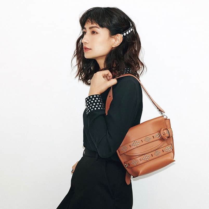 のインスタグラム：「The AW20 Belt Bag, Studded Mod Top and our collaboration with @alexandredeparis_official features in  @marisolmagazine   Available now at jandmdavidson.com  #JandMDavidsonAW20 #AW20 #JMDxADP #AlexandredeParis」
