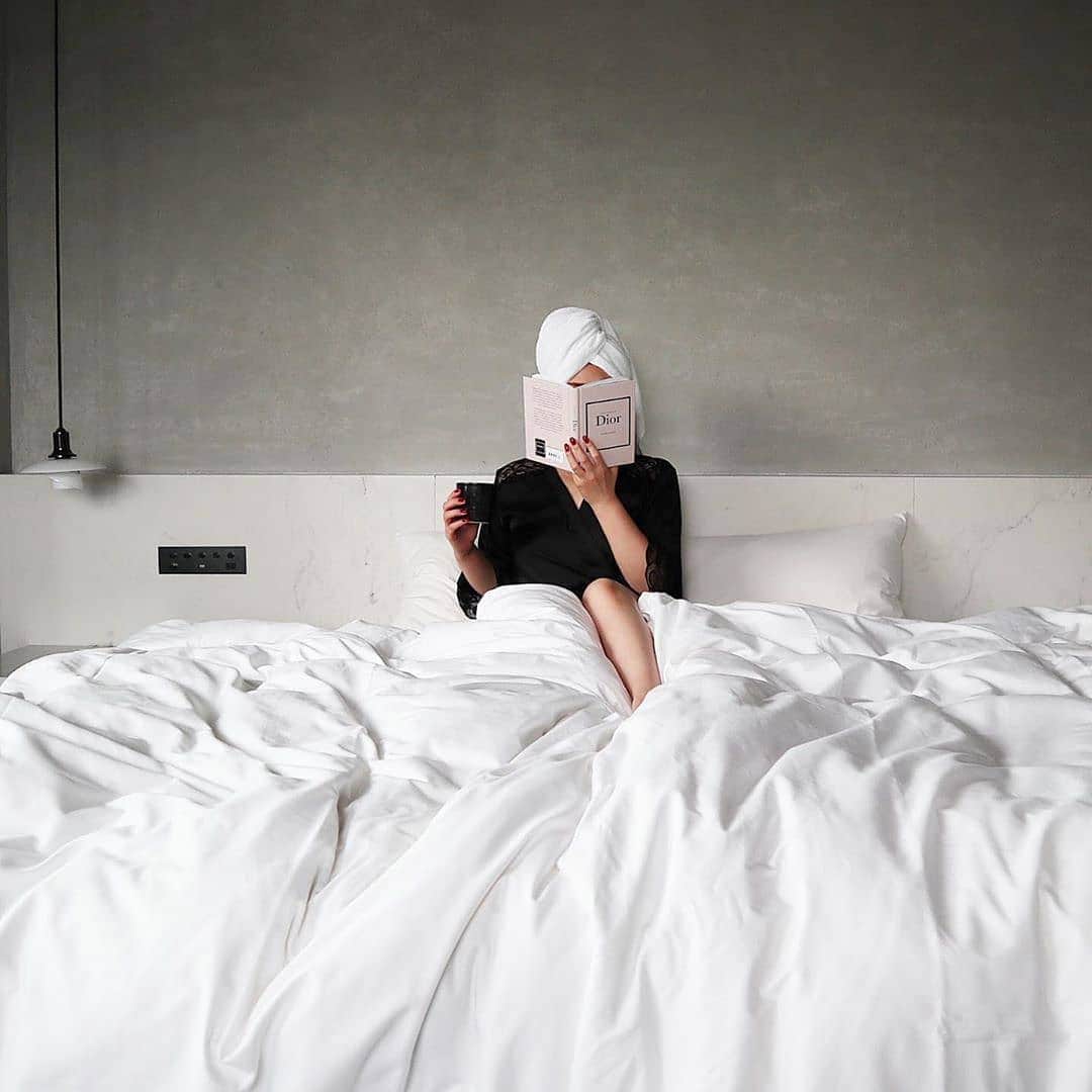ホワイトヴェールのインスタグラム：「* * 日常から離れて過ごす。 キレイをはぐぐむ大事な時間。  Photo by @anuenue_n  #ホワイトヴェール #whiteveil #飲む日焼け止め #日焼け止め #一人旅#hotel#travel」