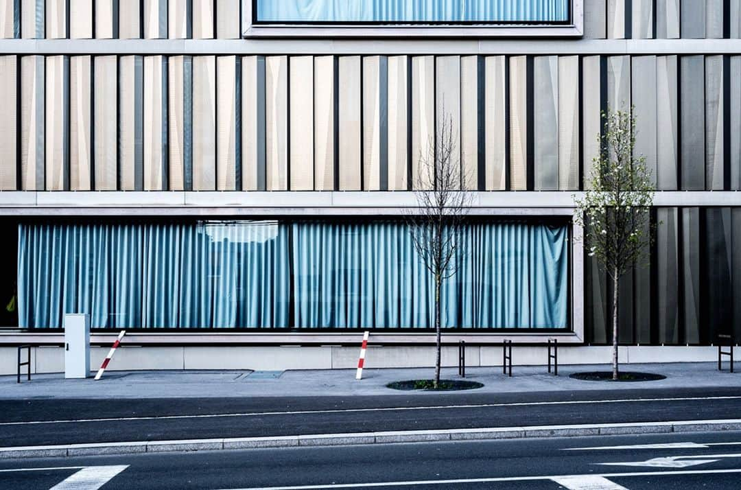 ライカさんのインスタグラム写真 - (ライカInstagram)「LFI Gallery - Editors' Pick  'Leere' by Franz Eder  Empty streets filled with the busy design of a building in Salzburg, Austria.  Gear: #LeicaX Vario; Vario-Elmar 18-46 f/3.5-6.4 Asph  #LeicaFotografieInternational #LeicaCamera #Leica #🔴📷 #TheLeicaLook #LeicaWorld #LeicaSociety #LeicaPhoto #Leica_Club #LFIGallery」10月20日 23時00分 - leica_camera