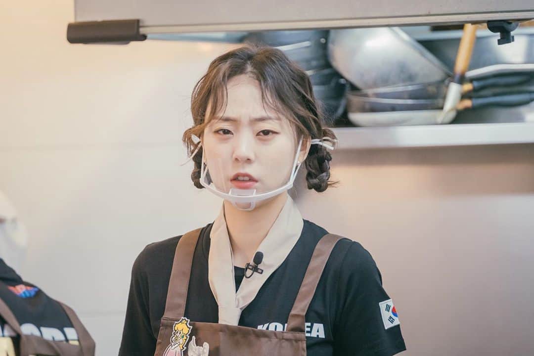 郭珉整のインスタグラム：「양파썰다 눈 매워가꼬.. 하..인생..ㅋㅋㅋㅋㅋㅋ😥🤣」