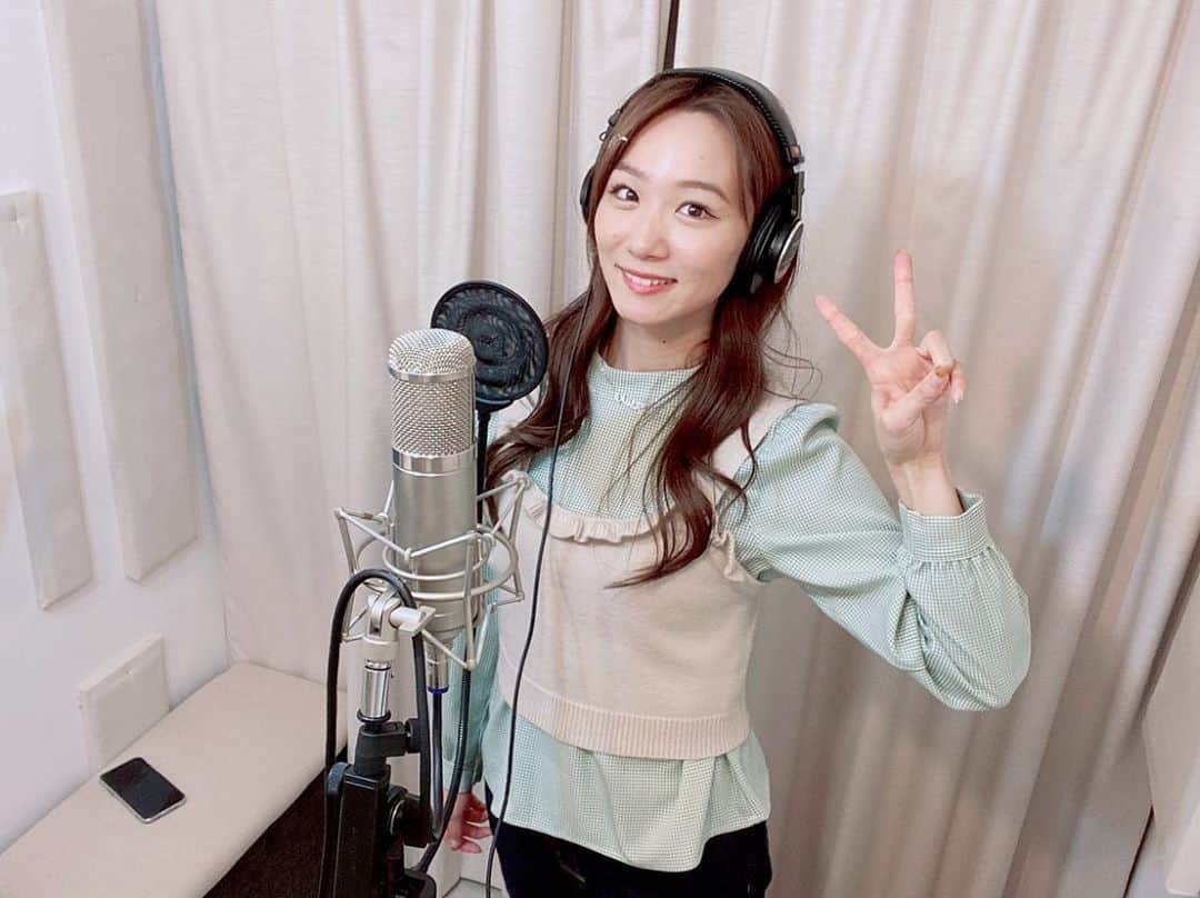 のインスタグラム：「新曲のレコーディングしてたよ✨✨  11月17日の主催ライブで披露する予定です😊  おたのしみに!!  #あすきょう　#双子　#一卵性双生児 #アイドル　#新曲　#レコーディング #プ女子」