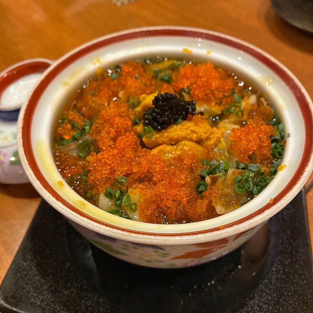 盛岡豊のインスタグラム：「はちゃめちゃ美味しかった…。 一枚目、その名もプリン体アラモード。 ニ枚目、トリュフ土鍋ご飯。 ウマ過ぎて他は撮り忘れた。ご馳走様でした😋 #プリン体 #江東区のどこか」