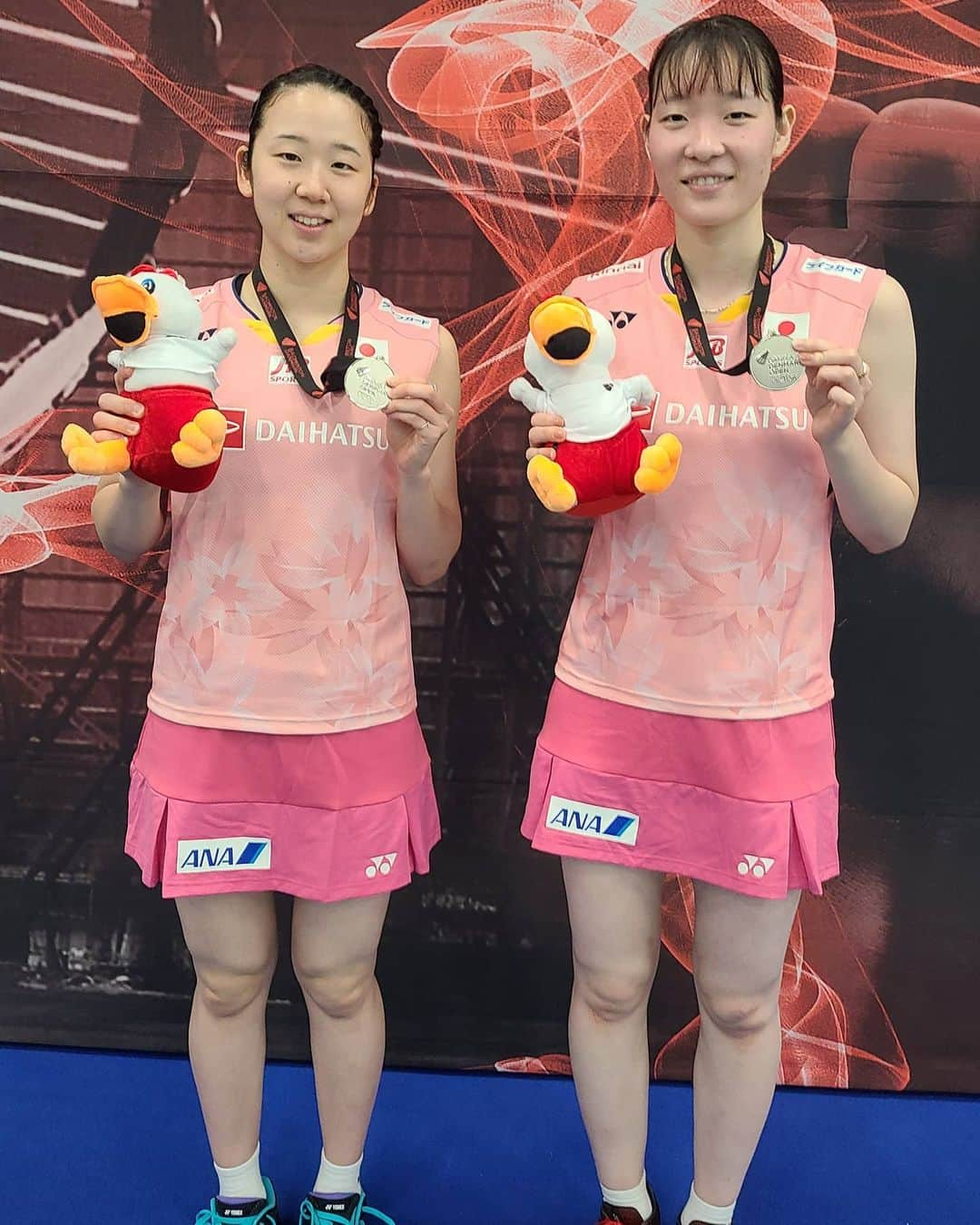 松本麻佑のインスタグラム：「デンマークオープン🇩🇰🇯🇵🏸 7ヶ月ぶりの試合になり久しぶりの緊張感でゾクゾクしました🤣 結果は準優勝でしたがとても楽しんで試合が出来ました！ 応援して頂きありがとうございました📣 また次に向けてレベルアップします👊  #デンマークオープン #YONEX #バドミントン国際大会 #サポートありがとうございました😄 #ピンクのウエア恥ずかしい笑」