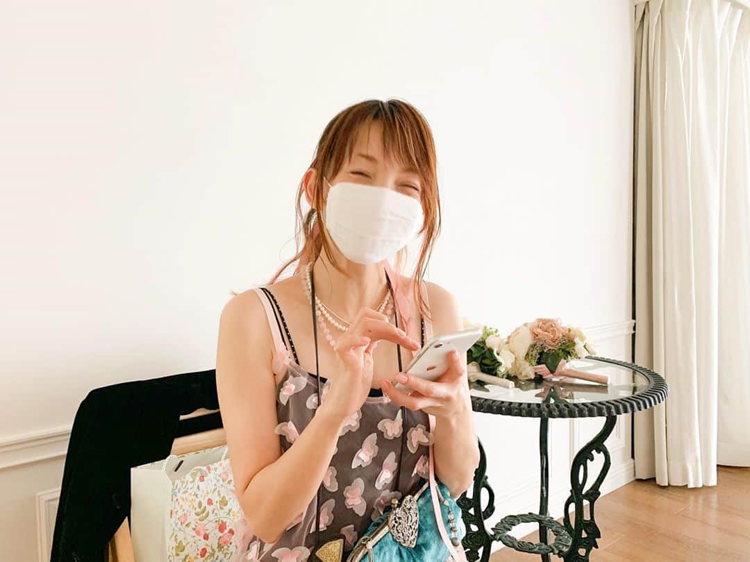 きさのインスタグラム：「本日のおひめさま やさし、かわい、だいしゅっき  中学生の時からspeenaのファンだった。死ぬほど影響受けてきた。カナコさんは、想像していた何倍もやさしくて繊細でかわいくて、そして音楽への圧倒的な愛で溢れていてしびれてしまう。  何年間も忘れていた気持ち、一瞬で思い出させてくれた。私も髪の毛にりぼん巻いて生きられる、泣けるほどに愛おしい。  #speena #きいちゃんと友達」