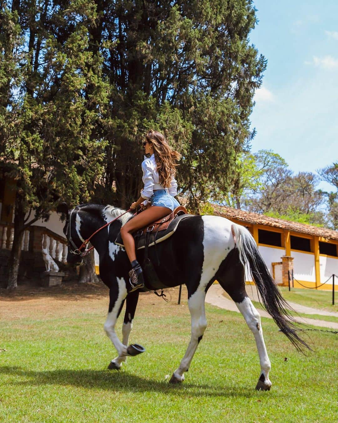 イザベル・グラールさんのインスタグラム写真 - (イザベル・グラールInstagram)「I would choose the country life any day 🍃🐎💚」10月20日 23時31分 - izabelgoulart