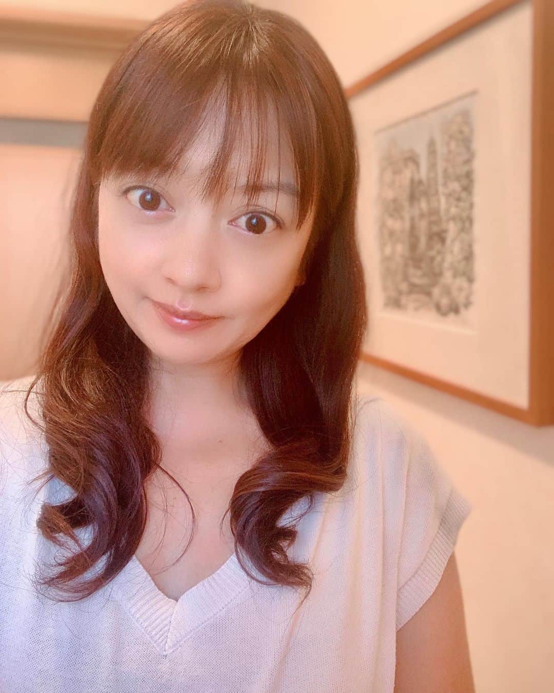 HANAさんのインスタグラム写真 - (HANAInstagram)「みーちゃ❤の写真を撮る事が多くなったので写真フォルダを整理してたら、タイミングが合わなくてpost出来なかった写真が結構あった🙌 . . なので🤗#未公開pic 大放出～ε”ε”ε”(ﾉ* •ω• )ﾉPart1 . . いつも🙌こんなアタチ👧🏻にお付き合いいただき🙏ありがとうございます︎💕︎ . . #アラフォー#アラフィフ#大人女子#オトナ女子#中学生ママ#高校生ママ#美魔女になりたい#熟女#セルフィー#セルフポートレート#自己満グラム#45歳#40代#40代女子#40代ママ#age45#smile#japanese#followme#asianbeauty#photooftheday#instagood」10月20日 23時37分 - hana.87ohana