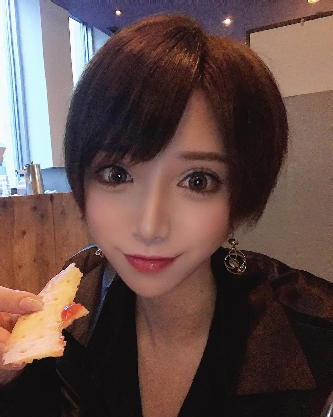 侑季美怜のインスタグラム：「どんな感情でも好いてくれるのは魅力あるってことやと思うからありがとうって思う。  好きな人なら尚更ね！  いいこと聞いたから✍️」