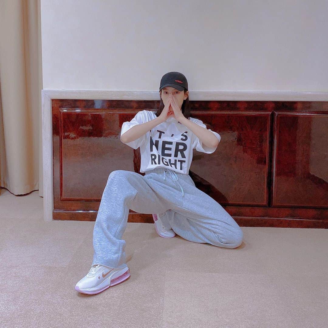 ビクトリアのインスタグラム：「IT‘S HER RIGHT❣️」