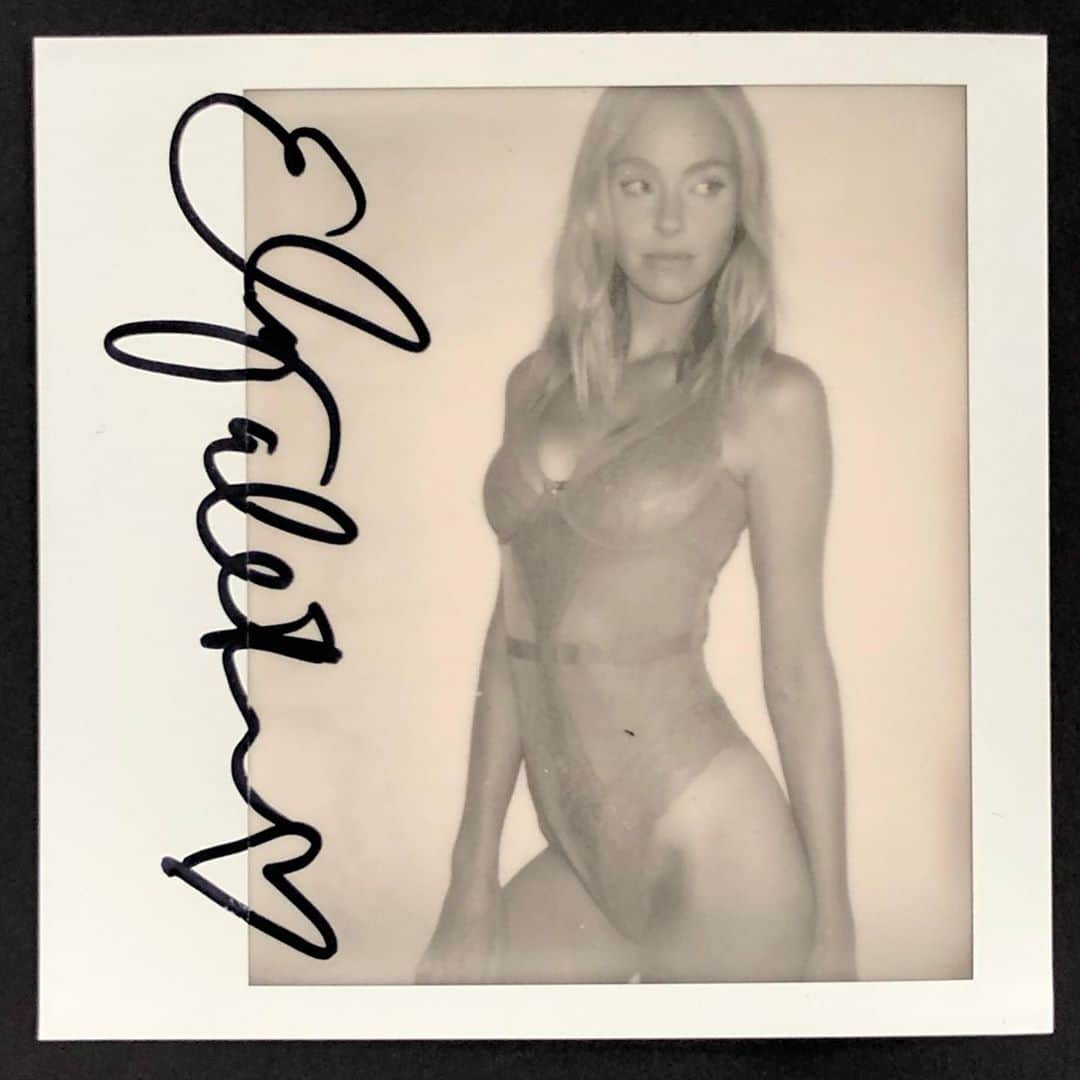 Elizabeth Turnerのインスタグラム：「Xoxo 💕💘」