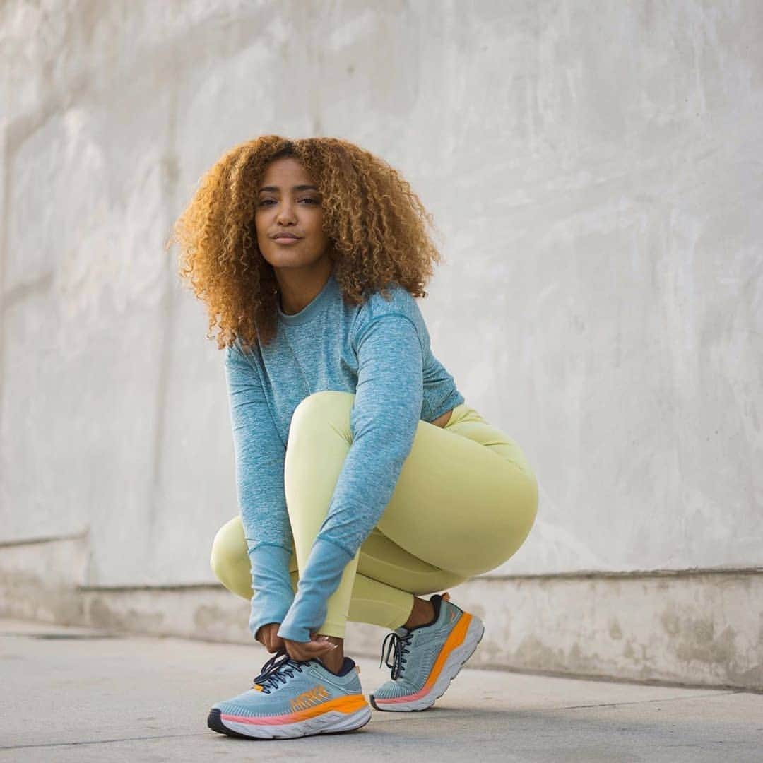 ホカオネオネのインスタグラム：「"✨🦋 They’re super lightweight, have surprisingly great ankle support, and are breathable! Plus this color way is just 😍! When I put them on, it’s #timetofly"  - HOKA fan @marleneluciano in the new Bondi 7」