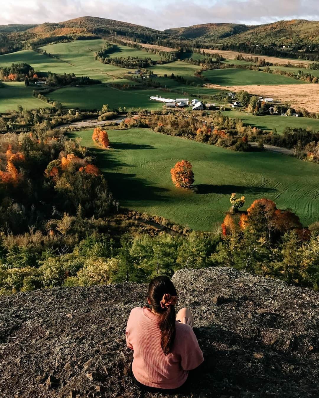 Explore Canadaさんのインスタグラム写真 - (Explore CanadaInstagram)「Fall is in full swing in New Brunswick, with picture perfect views in every direction! 😍 #ExploreCanada #CanadaNice⁠ ⁠ *Know before you go! Check the most up-to-date travel restrictions and border closures before planning your trip and if you're travelling in Canada, download the COVID Alert app to your mobile device.*⁠ ⁠ 📷: @thetravellinggrad⁠ 📍: @destinationnb⁠ ⁠ #ExploreNB⁠」10月21日 0時02分 - explorecanada