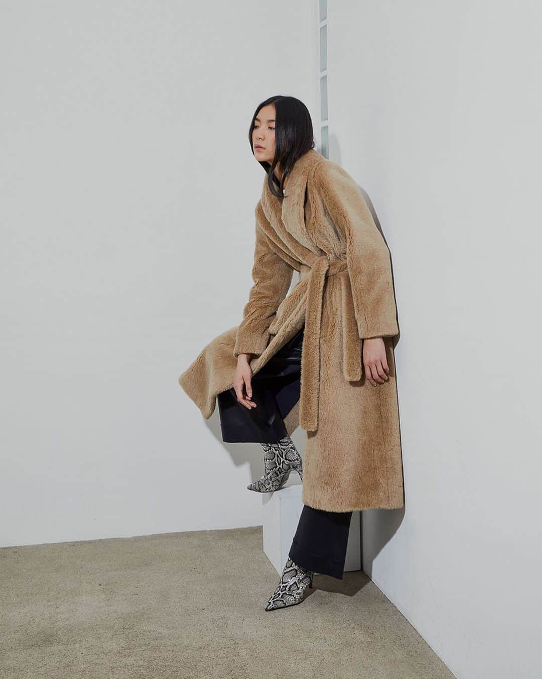 イネスエマレシャルのインスタグラム：「YOU CAN’T GO WRONG WITH TIMELESS PEACES. #inesetmarechal #musthave #fashion #essentials #winter #cosy #mood #sustainablefashion #frenchfashion #style #parisienne #elegant #elegance #luxe #prestige」