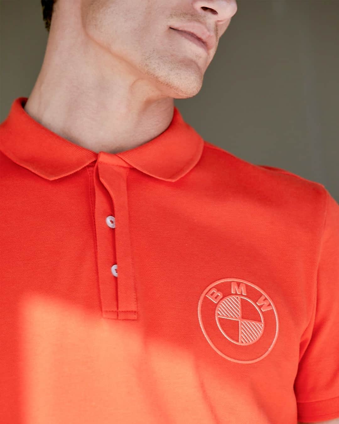 BMWのインスタグラム：「Wear summer.  The BMW Polo Logo. #MyBMWLifestyle #BMW #BMWCollection」