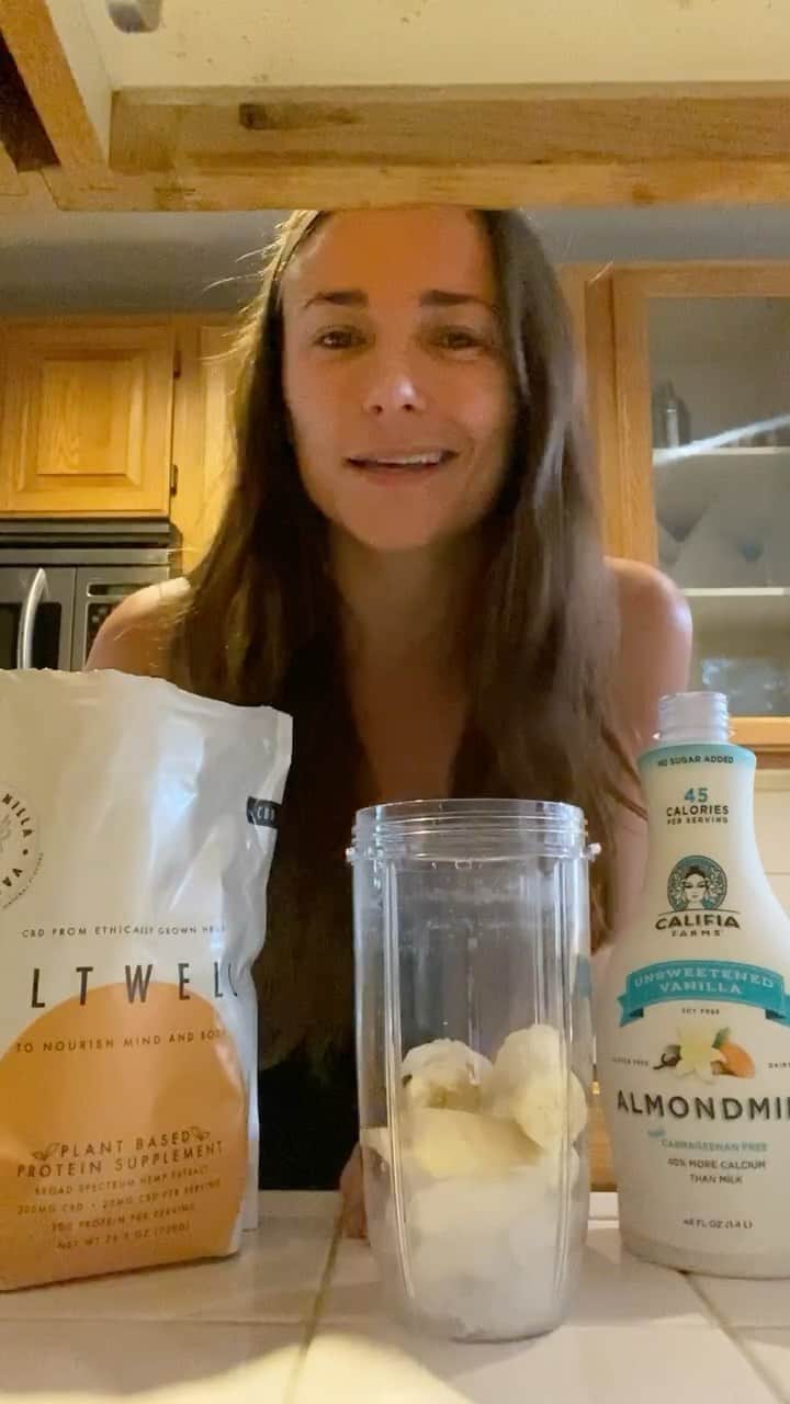 ブリアナ・エヴィガンのインスタグラム：「I have finally partnered up with a brand I love! I don’t usually do these but I got hooked on @altwellcbd their smoothies, cbd tinctures, gummies and body balms are rocking my world! USE MY CODE BRIANAEVIGAN137 for 25% off your first order! You guys know I don’t try and sell or promote many things but check this one out. Tell me how you feel after a few weeks! Going to make a fun give away soon and get you guys started!!!」