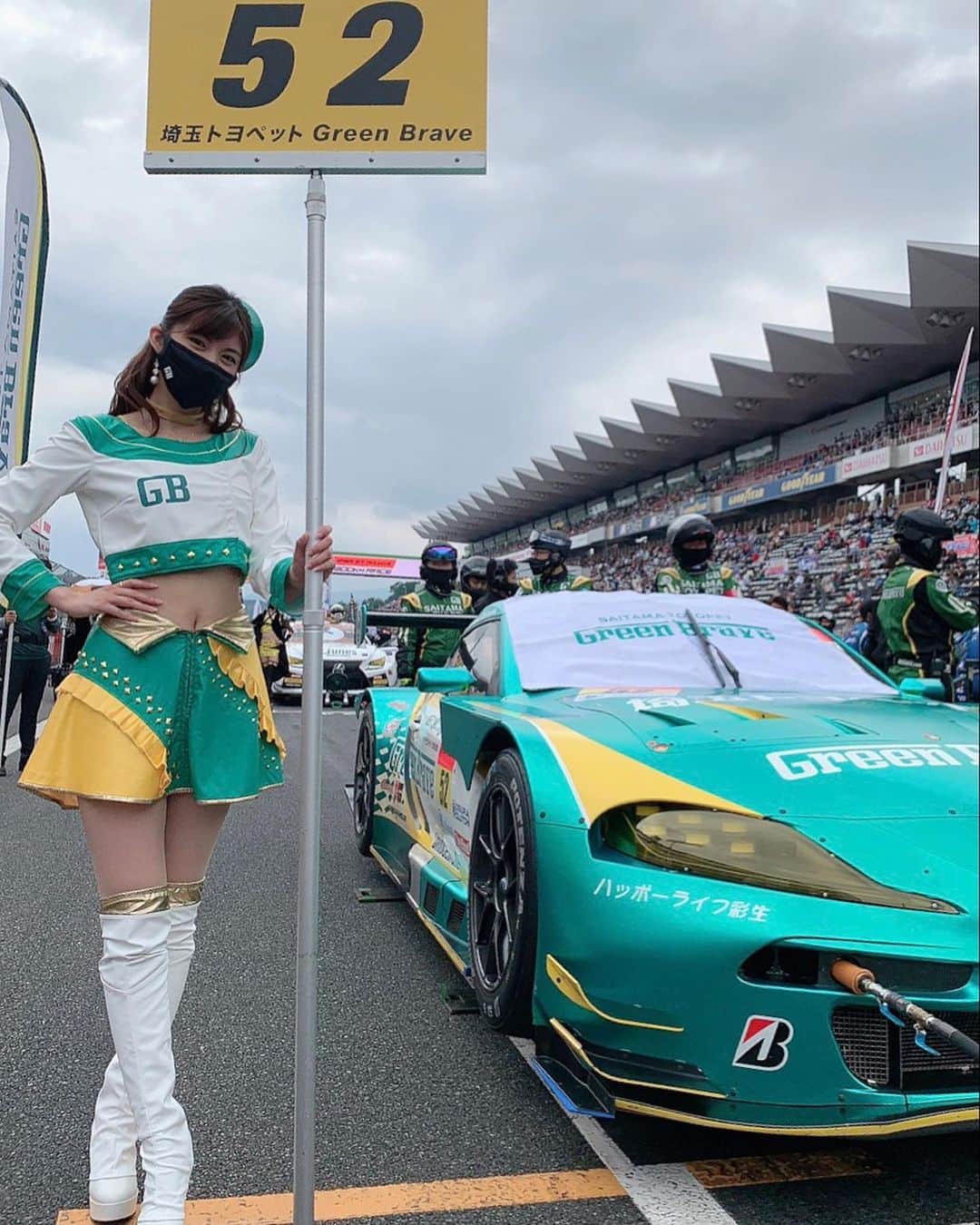 熊林保奈美のインスタグラム：「* . 日本RQ大賞コスチューム部門の プレ投票が ギャルパラ携帯サイトで始まりました！ . スーパーGT、スーパー耐久、86/BRZ raceと 3パターンに変化可能なコスチューム、 どれも可愛くて好き🥺 . とってぃが考えてくれたデザインを中心に、 私たち3人で案を出して作って頂きました☺️ . ぜひ私たち 【埼玉トヨペットサポーターズ】に投票お願いします💚 . . * #日本RQ大賞 #コスチュームGP #埼玉トヨペット #埼玉トヨペットgreenbrave #greenbrave #レースクイーン #RQ #埼玉トヨペットサポーターズ #熊林保奈美 #道産子 #Japanesegirl #paddokgirls #pitgirl #instalike #맞팔」
