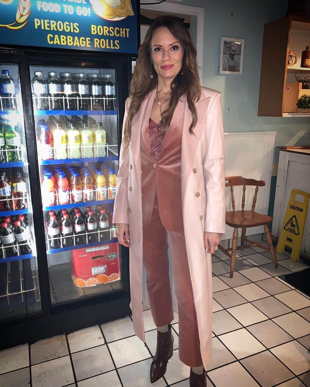 エミリー・スワローのインスタグラム：「Amara’s Pierogi Date Night Fashion for Episode 1515 - Gimme Shelter: Velvet suit by @frame Cami by @clubmonaco  Vegan leather trench by @nanushka Boots by @jeffreycampbell * ALLLLL of this fabulousness was put together by @kerryweinrauch 💖 * * * #spnfamily #supernatural #supernaturalseason15 #gimmeshelter #pierogis #amara #chuck #transformationtuesday」