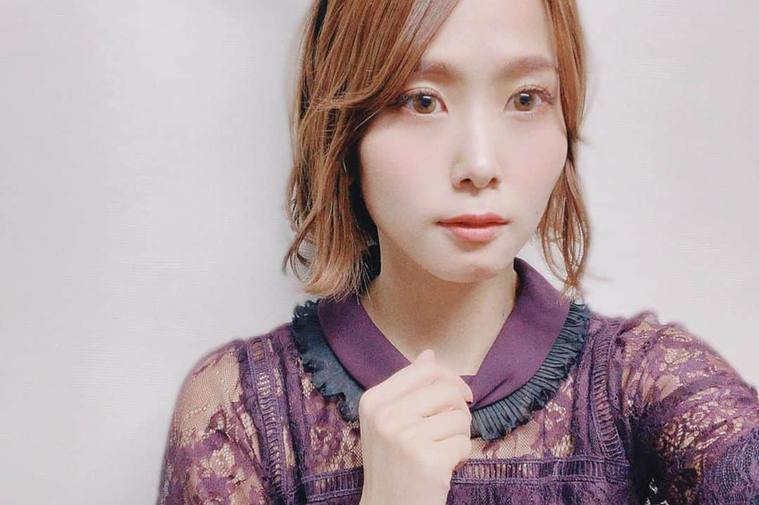 まきさんのインスタグラム写真 - (まきInstagram)「今日のLive巻いてみた！  カラコン凄いなー前のに戻そうかなー😳あ！眉も髪色に合わせてみたよー！  #あゆくま#あゆみくりかまき」10月21日 0時30分 - maki_ayumikurikamaki