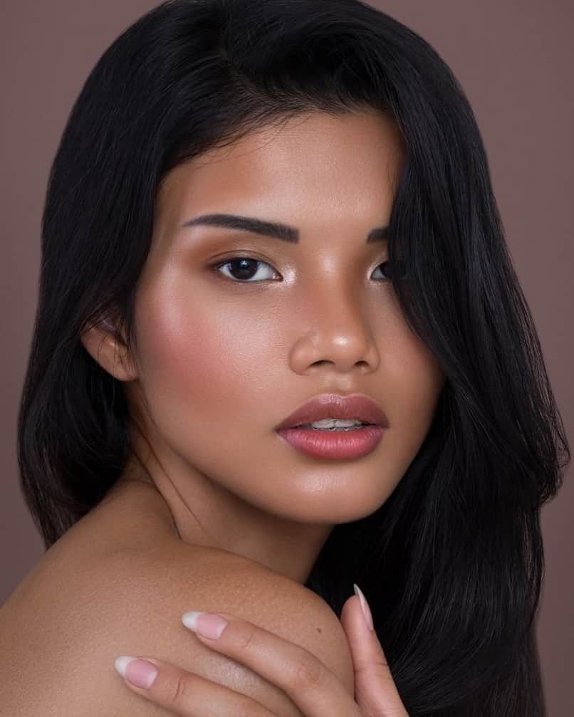 ユアアイズライのインスタグラム：「ASTRID ✨  For bookings please email bookings@7evenmodelmanagement.com」