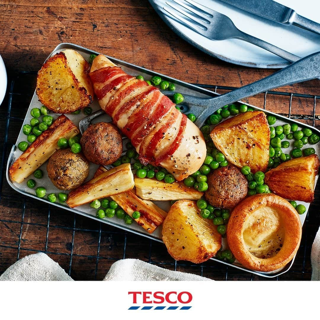 Tesco Food Officialさんのインスタグラム写真 - (Tesco Food OfficialInstagram)「A meal fit for me, myself and I.  Head to our ‘Recipes to try’ highlights for a whole menu of single-serve recipes for one, from a minted lamb burger to this solo one-tray roast dinner.」10月21日 0時40分 - tescofood